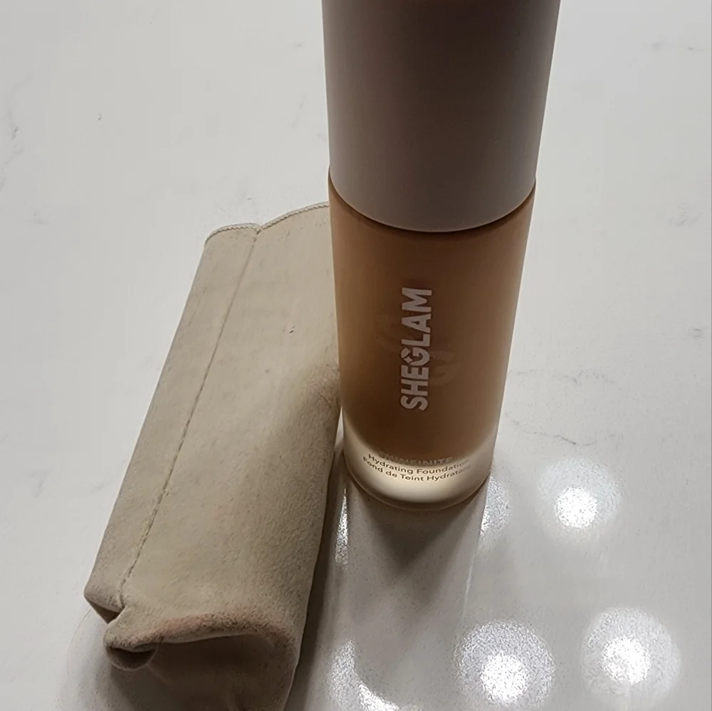 Sheglam Skinfinite Hydrating Foundation- Sand New With Pouch